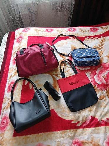 mini cantalar: 4 ədəd çanta və 1 ədəd pul qabı cəmi 15 manata satılır. Böyük qırmızı — 1
