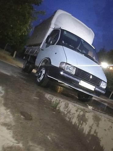 Yükdaşıma üçün orta ölçülü furqon tipli yük maşını. Xüsusiyyətlər: -