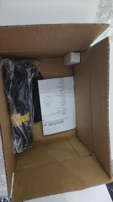 kompi: (Godox Pioneer 200) Dəst Şəkilində satılır Dəst tərkibi: • 2 ədəd — 8