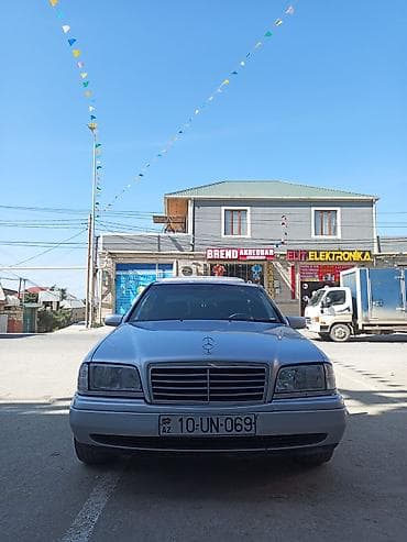 Mercedes-Benz C-Class: 1.8 l | 1997 il Sedan