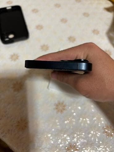 iphone 11 pro gold: Qara, Face ID — 4