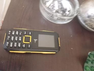 F+ (f plus) düyməli mobil telefon - Rəng: qara/sarı, zərbəkeçirmə — 3