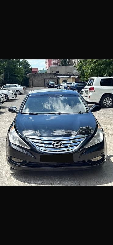 e 3 2: Hyundai Sonata – qara rəngli, elegant sedan Xüsusiyyətlər: - Kuzov: 4 — 6