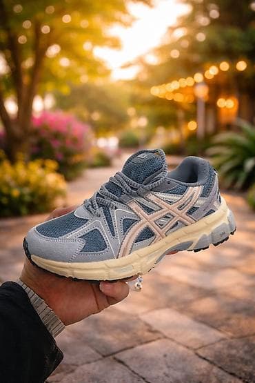 ASICS GEL seriyasından idman ayaqqabısı - Rəng: boz-mavi üstlük, krem