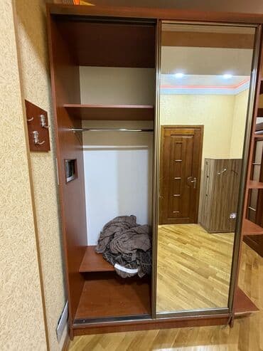 шкаф угловой для спальни: Б/у, Купе, 2 двери Прямой шкаф, Гардеробный шкаф — 3