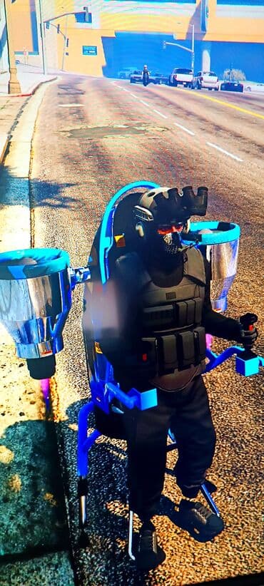 Мототранспорт: Qarajda müxtəlif növ nəqliyyat vasitələri var. Yüksək keçmə — 10