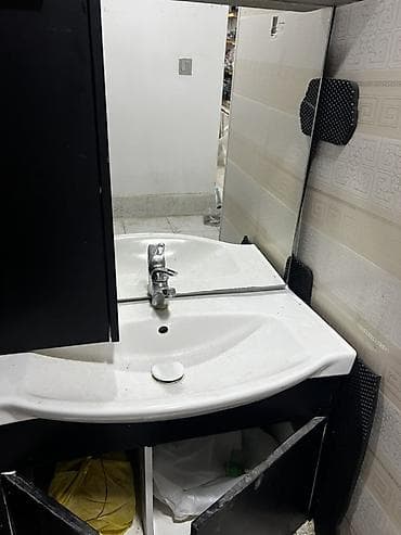 hamam şkafi: Hamam üçün lavabo dəsti - Material: ağ keramika lavabo, qara rəngli — 3