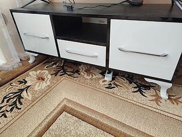 metbex masa ve oturacaqlar: Düz TV altlığı, Polkalı, Laminat — 2