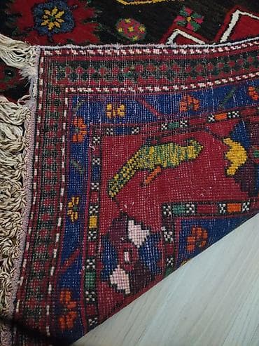 qedimi mebel: Şamaxı bölgəsinə aid əl toxunuşu xalça satılır. Ölçü: 150x260 sm Yaş — 7