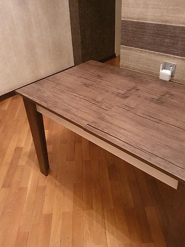 qedimi stol: Masa və 4 oturacaq satılır. Masa açılandır. Qiyməti 200 manat — 2
