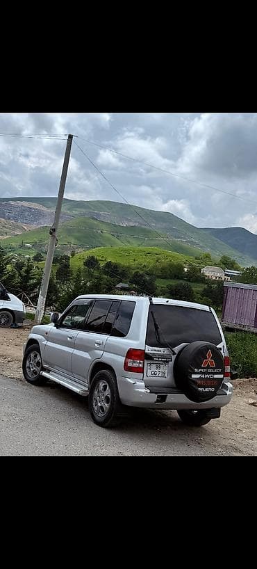 Nəqliyyat: Mitsubishi Pajero: 2 l | 2001 il 290000 km Ofrouder/SUV — 5