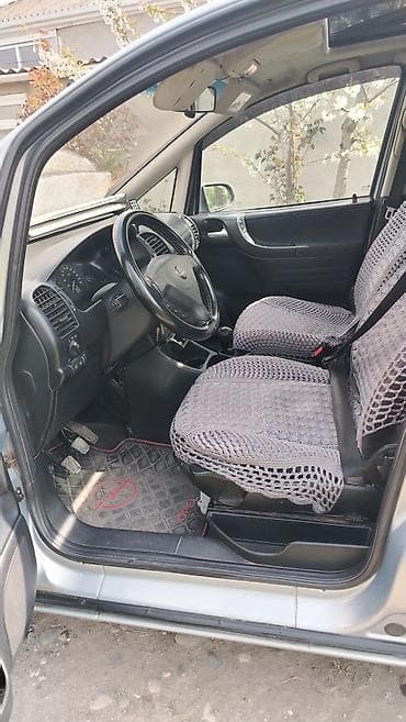 arxa stoplar: Opel Zafira A, Benzin, poz rəng, Xüsusiyyətlər: - Yanacaq: benzin - — 10