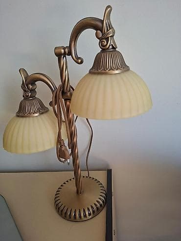 quru: İki başlı masa lampası – klassik/retro üslub - Material: metal gövdə — 1