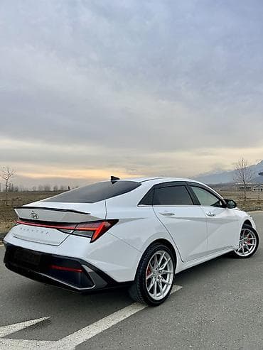 opel astra 2000: Hyundai Elantra: 1.6 l | 2024 il Sedan — 5