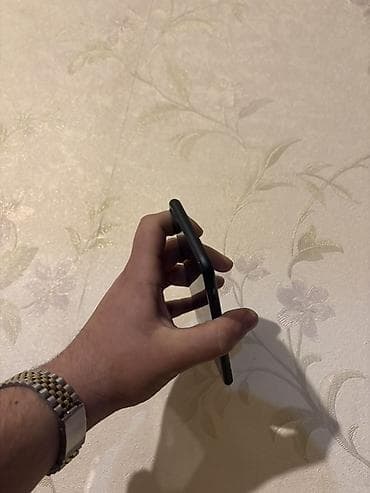 iphone 8 plus ikinci el: IPhone 8 Plus, Qara, Barmaq izi — 8