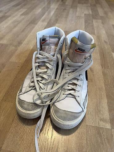 brend geyimler: 43 razmer Orihinal 2-3 dəfə geyilib qiymət razilaşmaq Məhsul: Nike — 1