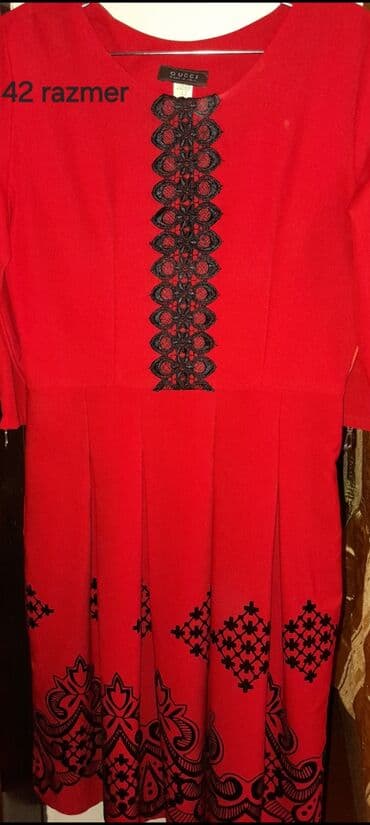 qol: Qadın geyim dəsti – 3 paltar 1ci 24 azn 2ci,3cü 9+9 azndılar 1) Uzun — 3