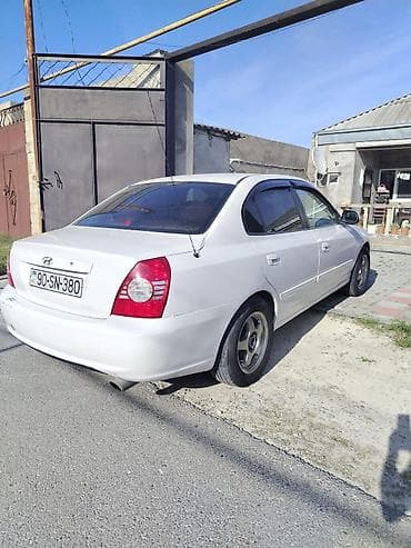 tap az prius: Hyundai Elantra: 2 l | 2004 il Sedan — 5