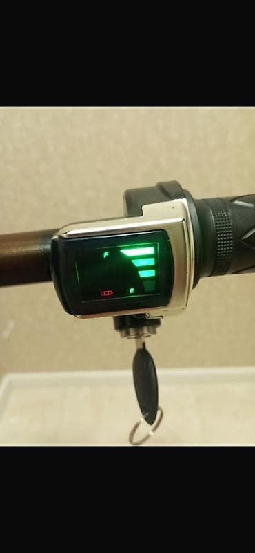 mi scooter: Elektrikli skuter – qara rəng, yığcam və praktik şəhər daxili sürüşlər — 3