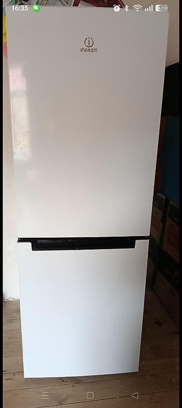 et soyducusu: Indesit iki qapılı soyuducu.400.az islenib - Rəng: ağ, minimalistik — 1