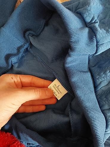 Baş geyimləri: Parlaq mavi rəngdə iki hissəli dəst: - Üst: bomber tipli jaket, ribli — 4