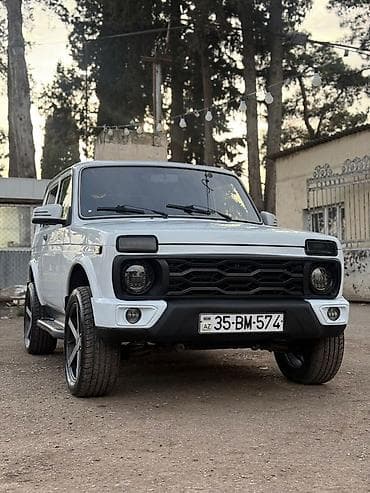 mersedes maşin: Lada Niva 3 qapı, ağ rəngli, kuzov kiti ilə yenilənmiş şəhər/ofroad — 6