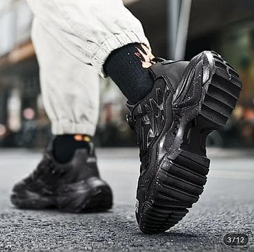 Botinkalar: Sport ayaqqabi satilir. TEMU-da 47 azn qiymetine satilir. 46ci — 3