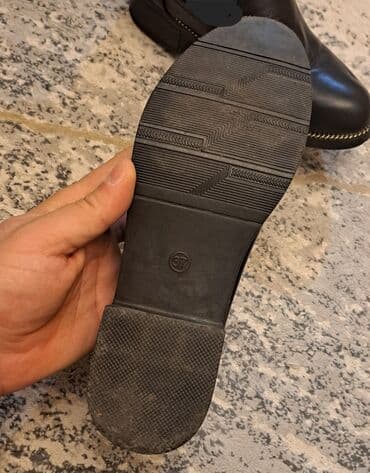 Ölçü: 37, rəng - Qara, İşlənmiş