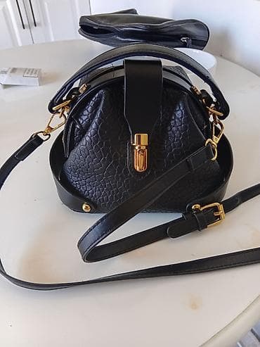 Qara dəri qadın çantası - Material: teksturalı qara eco-dəri, qızılı