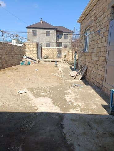 qurtulusda kiraye ev: 4sotun içində həyət obşidi 1 otaq bir mətbəxti qaz,işıq qalan — 4