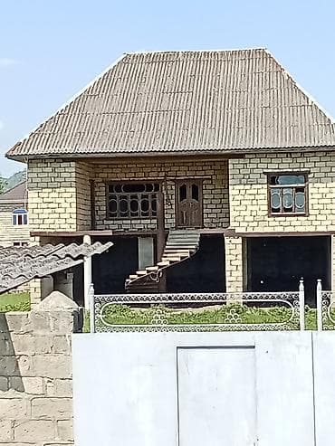 Satılır: Həyətyanı fərdi yaşayış evi - Tikinti materialı: qalın daş