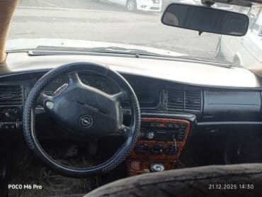 Lincoln: Opel Vectra: 1.8 л | 1997 г. Седан — 3