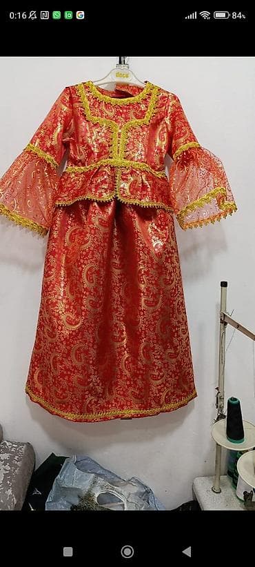 Qız uşaqları üçün milli geyim dəsti - Rəng: qırmızı, qızılı naxışlı -