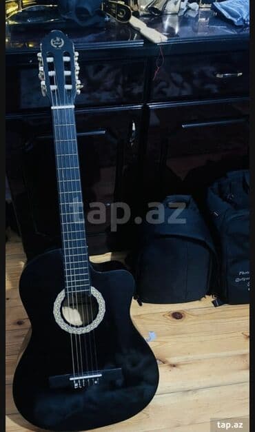Klassik tipli akustik gitara – qara rəngdə, kəsik korpuslu (cutaway) lalafo.az -da Klassik tipli akustik gitara – qara rəngdə, kəsik korpuslu (cutaway)