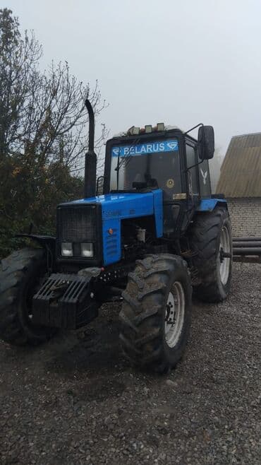 pərlər: Belarus 1221 traktoru - Güclü 6 silindrli dizel mühərrik - Ön çəki — 8