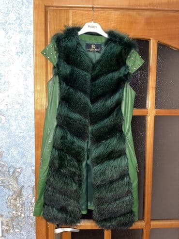 kürk jilet: Yaşil rengde ust geyimi. Tebii deri ve tebii xezdir. Baha alinib. Yeni — 1