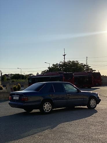 mersedes babin: Mercedes-Benz 280: 2.8 l | 1993 il Sedan — 6
