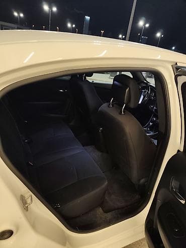 volvo s 80: Chrysler 200: 2.4 l | 2012 il 214000 km Sedan — 5