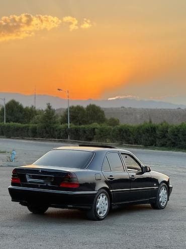 bmw m3 e92: Mercedes-Benz C-Class: 2.4 l | 1998 il Sedan — 7