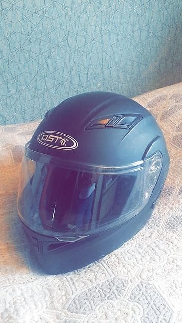 Motosiklet dəbilqəsi – QST tam üzlü model
370 azn e alinib