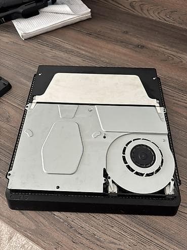 regular televizorlar: PlayStation 4 Slim (Sony) - Model: PS4 Slim, qara rəng - Korpus: üst — 2