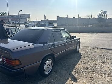 mersedes 190 faraları: Mercedes-Benz 190 (W201): 2 l | 1993 il Sedan — 2
