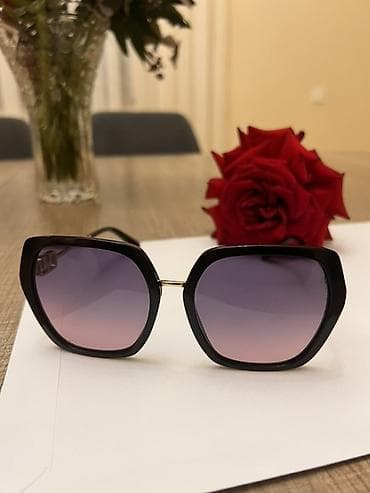 red valentino: Gün eynəyi, Valentino — 3