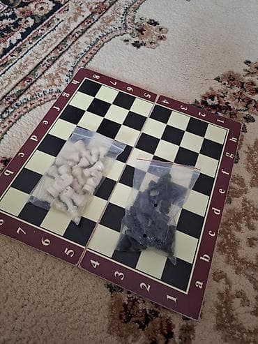 Bentley: Şahmat fiqur dəsti. butun fiqurlar yerindedir ve bir de balaca olcude — 3