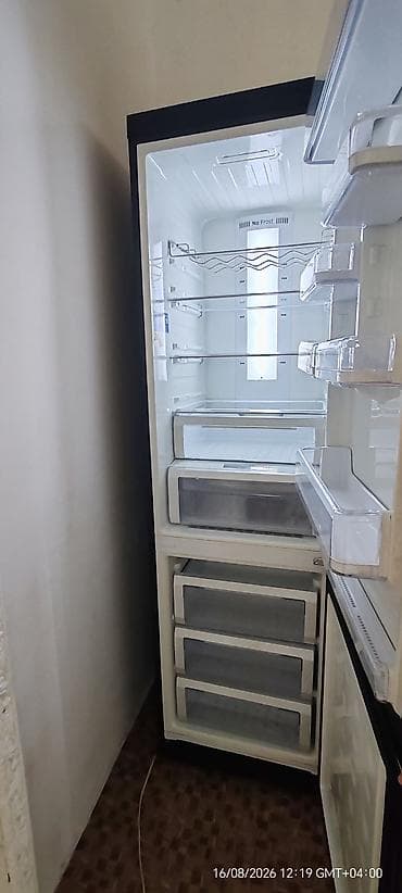 samovar satiram: İşlənmiş 2 qapılı Samsung Soyuducu Satılır, rəng - Qara, Təkərli — 3
