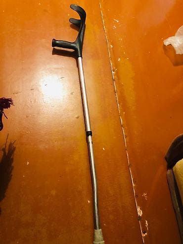 celik: Tək qoltuqağacı (dirsəkaltı tip) - Material: yüngül alüminium gövdə — 1