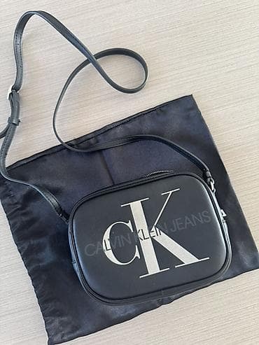 qaşlı canta: Çiyin çantası, Calvin Klein — 1