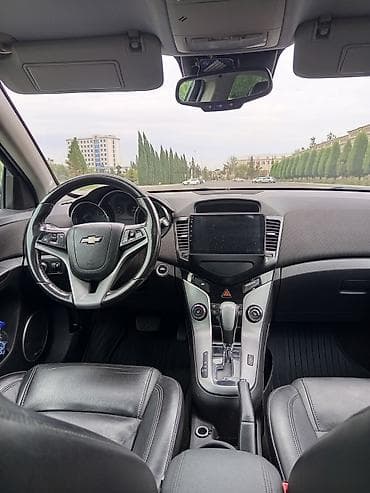 tesla model 3: Chevrolet Cruze: 1.4 l | 2015 il 263000 km Sedan — 6