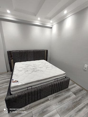 Yataq dəsti – yumşaq parça ilə üzlənmiş, qalın başlıq və ayaqlıq