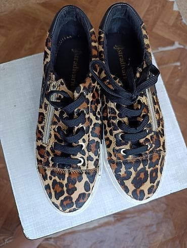krosovka: Stradivarius qadın krossovkaları - Dizayn: leopard printli üst hissə — 3